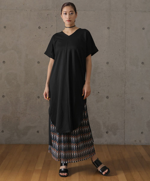 amorous insense（アモラスインセンス）の「トリコットタックドルマンワンピース（ワンピース・レディース・ブラック/グレイッシュベージュ・MEDIUM）」の2枚目の写真