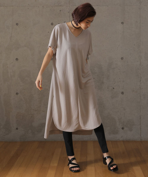 amorous insense（アモラスインセンス）の「トリコットタックドルマンワンピース（ワンピース・レディース・ブラック/グレイッシュベージュ・MEDIUM）」の4枚目の写真