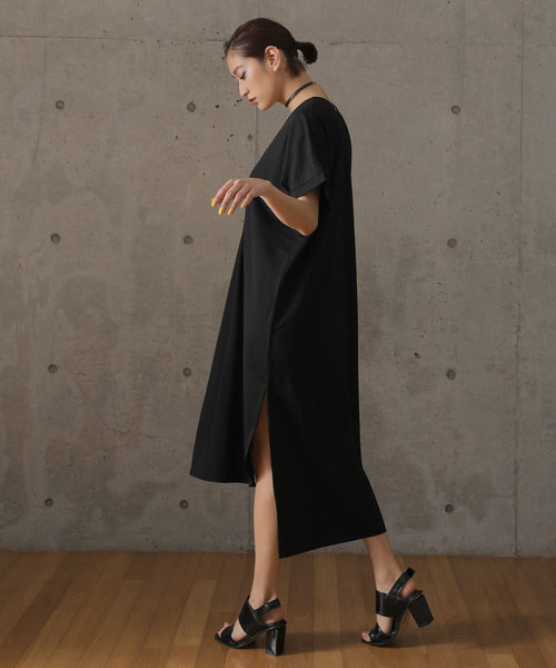 amorous insense（アモラスインセンス）の「トリコットタックドルマンワンピース（ワンピース・レディース・ブラック/グレイッシュベージュ・MEDIUM）」の5枚目の写真