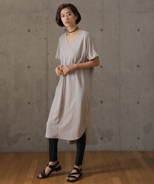 amorous insense（アモラスインセンス）の「トリコットタックドルマンワンピース（ワンピース・レディース・ブラック/グレイッシュベージュ・MEDIUM）」の6枚目の写真