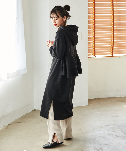GeeRA(ジーラ)の「裏起毛バックフリルパーカーワンピース(ワンピース・レディース・モカ/ブラック・X-LARGE/MEDIUM/LARGE)」の4枚目の写真