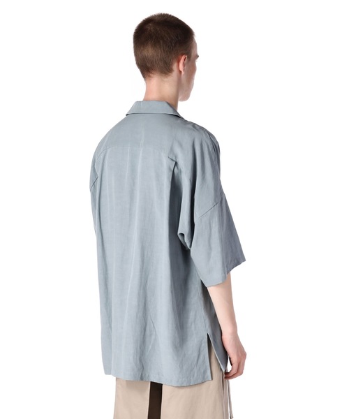 KAZUYUKI KUMAGAI ATTACHMENT（カズユキクマガイアタッチメント）の「レーヨンリネンタンブラー ドロップショルダーオープンカラーシャツ（シャツ/ブラウス・メンズ・ライトブルー/イエロー/ブラック/ライトベージュ/ライトカーキ・2/3/1）」の8枚目の写真