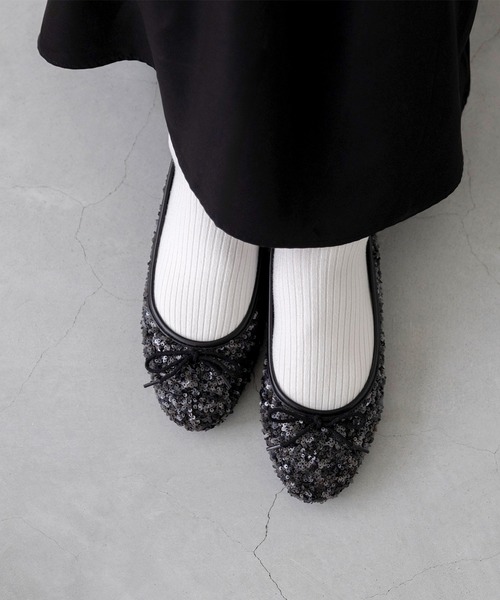 menue(メヌエ)の「【21.0~26.5サイズ展開 / 新色追加】【 ふわカル 】 ラウンドトゥ バレエシューズ(バレエシューズ・レディース・グレイッシュベージュ/レッド系その他/ブラウン系その他/シルバー/アイボリー/レオパード/ベージュ系その他/パイソン/アッシュブラウン/ブロンズ/キャメル/パープル/グリーン/ライトグリーン/ブラック系その他/ブラック/アッシュグレー/ブラウン系その他2/ブルーグレー/ラベンダー/その他/ブラック系その他3/ブラック系その他2/ピンクベージュ/ベージュ系その他2/ベージュ系その他3/シルバー系その他/ブラウン/イエロー/ブルー/その他1/グレー/アイボリー系/ドット/ゴールド/ブラック系その他4/レッド/ホワイト×ブラック/レッド系その他2/グリーン系その他/チェック/シルバー系その他2/ピンク系1/ベージュ系1/ブラック系1/ブラウン系その他3/ダークブラウン/レッド系その他3/ベージュ系その他4/オフホワイト/ベージュ系その他5/レッド系その他4/ブラック系その他5/ブラウン系その他4/ブラック系その他7/ホワイト系その他/ブラック系その他6/ライトブルー/ホワイト系その他2/ブラウン系その他5/ブルー系その他/ホワイト系その他3/ブラウン系/レッド系/ブラック系3・21.5cm/22.0cm/22.5cm/23.0cm/23.5cm/24.0cm/24.5cm/25.0cm/25.5cm/26.0cm/26.5cm/21.0cm)」の16枚目の写真