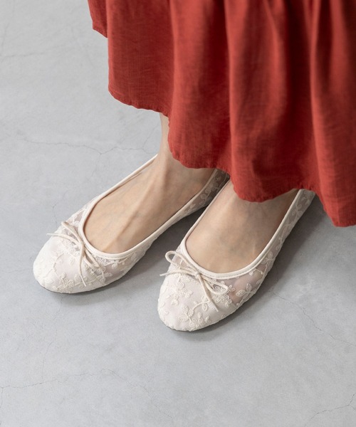 menue（メヌエ）の「【21.0～26.5サイズ展開 / 新色追加】【 ふわカル 】 ラウンドトゥ バレエシューズ（バレエシューズ・レディース・グレイッシュベージュ/レッド系その他/ブラウン系その他/シルバー/アイボリー/レオパード/ベージュ系その他/パイソン/アッシュブラウン/ブロンズ/キャメル/パープル/グリーン/ライトグリーン/ブラック系その他/ブラック/アッシュグレー/ブラウン系その他2/ブルーグレー/ラベンダー/その他/ブラック系その他3/ブラック系その他2/ピンクベージュ/ベージュ系その他2/ベージュ系その他3/シルバー系その他/ブラウン/イエロー/ブルー/その他1/グレー/アイボリー系/ドット/ゴールド/ブラック系その他4/レッド/ホワイト×ブラック/レッド系その他2/グリーン系その他/チェック/シルバー系その他2/ピンク系1/ベージュ系1/ブラック系1/ブラウン系その他3/ダークブラウン/レッド系その他3/ベージュ系その他4/オフホワイト/ベージュ系その他5/レッド系その他4/ブラック系その他5/ブラウン系その他4/ブラック系その他7/ホワイト系その他/ブラック系その他6/ライトブルー・21.5cm/22.0cm/22.5cm/23.0cm/23.5cm/24.0cm/24.5cm/25.0cm/25.5cm/26.0cm/26.5cm/21.0cm）」の5枚目の写真