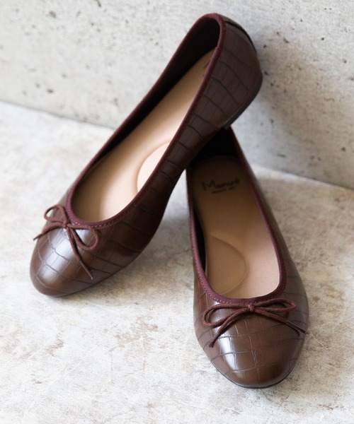 menue（メヌエ）の「【21.0～26.5サイズ展開 / 新色追加】【 ふわカル 】 ラウンドトゥ バレエシューズ（バレエシューズ・レディース・グレイッシュベージュ/レッド系その他/ブラウン系その他/シルバー/アイボリー/レオパード/ベージュ系その他/パイソン/アッシュブラウン/ブロンズ/キャメル/パープル/グリーン/ライトグリーン/ブラック系その他/ブラック/アッシュグレー/ブラウン系その他2/ブルーグレー/ラベンダー/その他/ブラック系その他3/ブラック系その他2/ピンクベージュ/ベージュ系その他2/ベージュ系その他3/シルバー系その他/ブラウン/イエロー/ブルー/その他1/グレー/アイボリー系/ドット/ゴールド/ブラック系その他4/レッド/ホワイト×ブラック/レッド系その他2/グリーン系その他/チェック/シルバー系その他2/ピンク系1/ベージュ系1/ブラック系1/ブラウン系その他3/ダークブラウン/レッド系その他3/ベージュ系その他4/オフホワイト/ベージュ系その他5/レッド系その他4/ブラック系その他5/ブラウン系その他4/ブラック系その他7/ホワイト系その他/ブラック系その他6/ライトブルー・21.5cm/22.0cm/22.5cm/23.0cm/23.5cm/24.0cm/24.5cm/25.0cm/25.5cm/26.0cm/26.5cm/21.0cm）」の20枚目の写真
