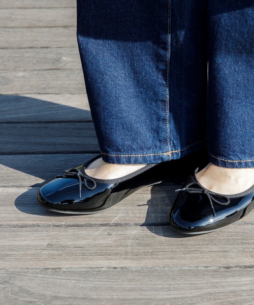 menue（メヌエ）の「【21.0～26.5サイズ展開 / 新色追加】【 ふわカル 】 ラウンドトゥ バレエシューズ（バレエシューズ・レディース・グレイッシュベージュ/レッド系その他/ブラウン系その他/シルバー/アイボリー/レオパード/ベージュ系その他/パイソン/アッシュブラウン/ブロンズ/キャメル/パープル/グリーン/ライトグリーン/ブラック系その他/ブラック/アッシュグレー/ブラウン系その他2/ブルーグレー/ラベンダー/その他/ブラック系その他3/ブラック系その他2/ピンクベージュ/ベージュ系その他2/ベージュ系その他3/シルバー系その他/ブラウン/イエロー/ブルー/その他1/グレー/アイボリー系/ドット/ゴールド/ブラック系その他4/レッド/ホワイト×ブラック/レッド系その他2/グリーン系その他/チェック/シルバー系その他2/ピンク系1/ベージュ系1/ブラック系1/ブラウン系その他3/ダークブラウン/レッド系その他3/ベージュ系その他4/オフホワイト/ベージュ系その他5/レッド系その他4/ブラック系その他5/ブラウン系その他4/ブラック系その他7/ホワイト系その他/ブラック系その他6/ライトブルー・21.5cm/22.0cm/22.5cm/23.0cm/23.5cm/24.0cm/24.5cm/25.0cm/25.5cm/26.0cm/26.5cm/21.0cm）」の9枚目の写真