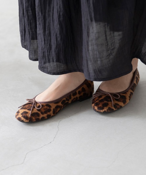 menue（メヌエ）の「【21.0～26.5サイズ展開 / 新色追加】【 ふわカル 】 ラウンドトゥ バレエシューズ（バレエシューズ・レディース・グレイッシュベージュ/レッド系その他/ブラウン系その他/シルバー/アイボリー/レオパード/ベージュ系その他/パイソン/アッシュブラウン/ブロンズ/キャメル/パープル/グリーン/ライトグリーン/ブラック系その他/ブラック/アッシュグレー/ブラウン系その他2/ブルーグレー/ラベンダー/その他/ブラック系その他3/ブラック系その他2/ピンクベージュ/ベージュ系その他2/ベージュ系その他3/シルバー系その他/ブラウン/イエロー/ブルー/その他1/グレー/アイボリー系/ドット/ゴールド/ブラック系その他4/レッド/ホワイト×ブラック/レッド系その他2/グリーン系その他/チェック/シルバー系その他2/ピンク系1/ベージュ系1/ブラック系1/ブラウン系その他3/ダークブラウン/レッド系その他3/ベージュ系その他4/オフホワイト/ベージュ系その他5/レッド系その他4/ブラック系その他5/ブラウン系その他4/ブラック系その他7/ホワイト系その他/ブラック系その他6/ライトブルー・21.5cm/22.0cm/22.5cm/23.0cm/23.5cm/24.0cm/24.5cm/25.0cm/25.5cm/26.0cm/26.5cm/21.0cm）」の22枚目の写真