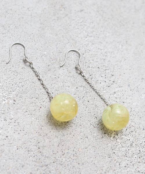 bulle de savon（ビュルデサボン）の「樹脂/貝のつぶつぶマーブルピアス（ピアス（両耳用）・レディース・ピンク/イエロー・FREE）」の2枚目の写真