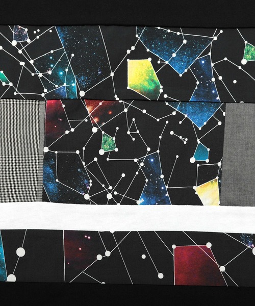 Design Tshirts Store graniph（デザイン　ティーシャツ　ストア　グラニフ）の「ネビュラ｜パッチワークパネルTシャツ(ブラック)（Tシャツ/カットソー・メンズ・ブラック・SMALL/MEDIUM/LARGE/X-LARGE）」の10枚目の写真