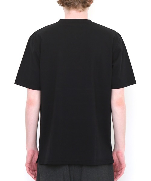 Design Tshirts Store graniph（デザイン　ティーシャツ　ストア　グラニフ）の「ネビュラ｜パッチワークパネルTシャツ(ブラック)（Tシャツ/カットソー・メンズ・ブラック・SMALL/MEDIUM/LARGE/X-LARGE）」の3枚目の写真