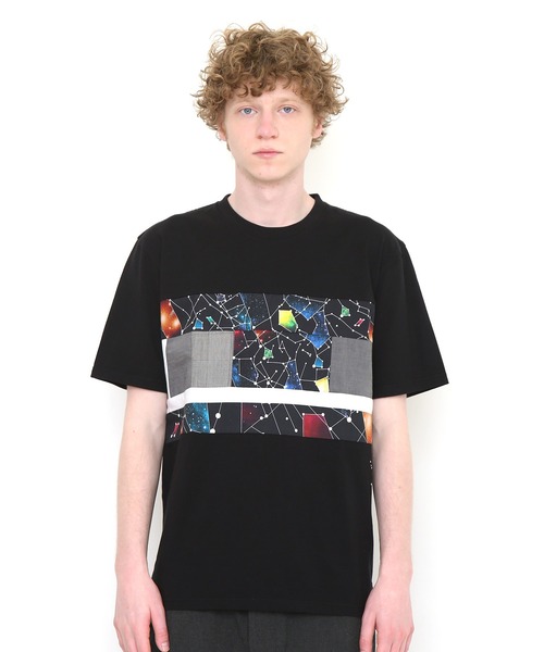 Design Tshirts Store graniph（デザイン　ティーシャツ　ストア　グラニフ）の「ネビュラ｜パッチワークパネルTシャツ(ブラック)（Tシャツ/カットソー・メンズ・ブラック・SMALL/MEDIUM/LARGE/X-LARGE）」の5枚目の写真