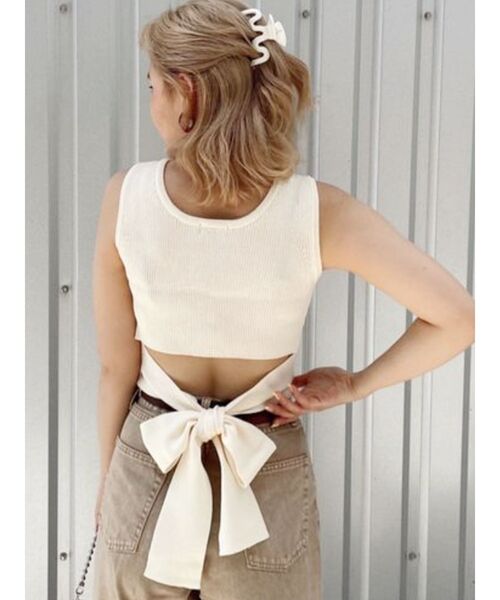 EVRIS（エヴリス）の「バックリボンリブニット（タンクトップ・レディース・ホワイト/ブルー/ブラック/ピンク・FREE）」の2枚目の写真