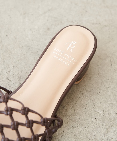 ROPE' PICNIC（ロペピクニック）の「ハンドメッシュラウンドヒールミュール（サンダル・レディース・ブラック/ダークブラウン/シルバー・23.0cm/23.5cm/24.0cm/24.5cm）」の6枚目の写真