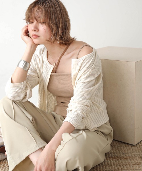 Bab(バブ)の「【WEB限定】アシンメトリーカップ付きキャミソール(キャミソール・レディース・ベージュ/ブラウン/ブラック・38)」の4枚目の写真