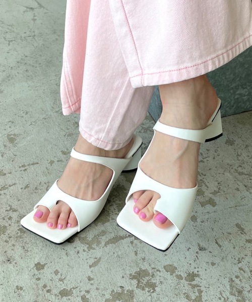 SHAGGIE（シャギー）の「スクエアトゥトングサンダル（サンダル・レディース・ホワイト/ブラック/ピンク/オレンジ・S/M/L/XL）」の2枚目の写真