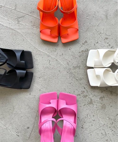 SHAGGIE（シャギー）の「スクエアトゥトングサンダル（サンダル・レディース・ホワイト/ブラック/ピンク/オレンジ・S/M/L/XL）」の6枚目の写真