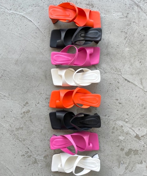 SHAGGIE（シャギー）の「スクエアトゥトングサンダル（サンダル・レディース・ホワイト/ブラック/ピンク/オレンジ・S/M/L/XL）」の7枚目の写真