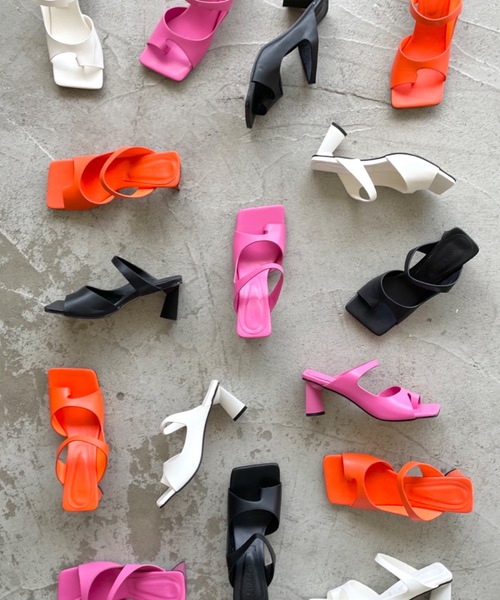 SHAGGIE（シャギー）の「スクエアトゥトングサンダル（サンダル・レディース・ホワイト/ブラック/ピンク/オレンジ・S/M/L/XL）」の5枚目の写真