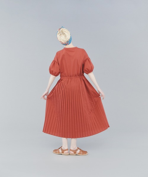 EDIT Gris（エディットグリ）の「【再販/2023新色登場】半袖パフスリーブプリーツワンピース（ワンピース・レディース・ブラック/レッド/ライトブルー・FREE）」の4枚目の写真