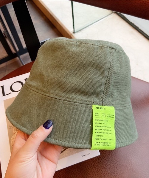 KOR（ケーオーアール）の「ロゴタグ付きバケットハット（ハット・レディース・ホワイト/ブラック/カーキ/アイボリー・FREE）」の4枚目の写真