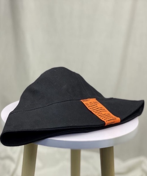 KOR（ケーオーアール）の「ロゴタグ付きバケットハット（ハット・レディース・ホワイト/ブラック/カーキ/アイボリー・FREE）」の8枚目の写真