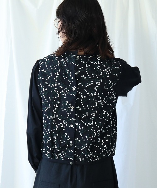 Lene(レネ)の「かすみ草刺しゅう ギャザー袖ブラウス(シャツ/ブラウス・レディース・ホワイト/ブラック・FREE)」の13枚目の写真