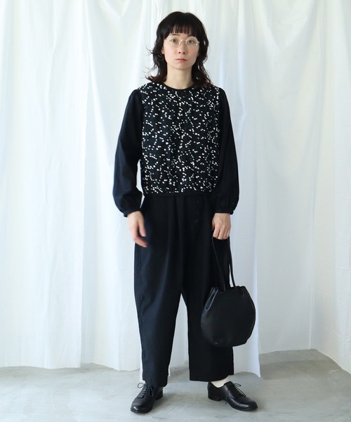 Lene(レネ)の「かすみ草刺しゅう ギャザー袖ブラウス(シャツ/ブラウス・レディース・ホワイト/ブラック・FREE)」の12枚目の写真