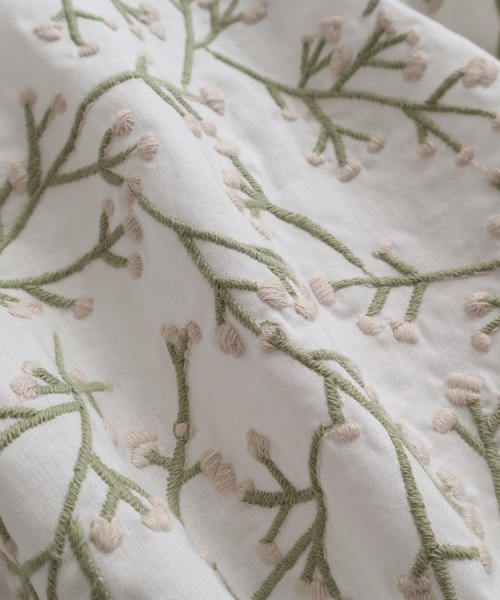 Lene(レネ)の「かすみ草刺しゅう ギャザー袖ブラウス(シャツ/ブラウス・レディース・ホワイト/ブラック・FREE)」の21枚目の写真