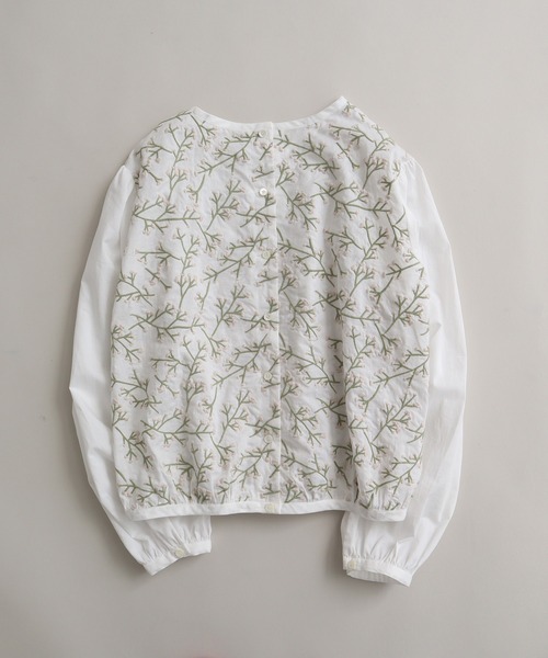 Lene(レネ)の「かすみ草刺しゅう ギャザー袖ブラウス(シャツ/ブラウス・レディース・ホワイト/ブラック・FREE)」の19枚目の写真