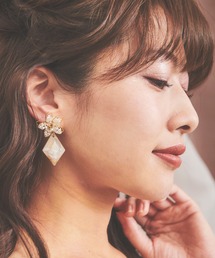 Noela（ノエラ）の「フラワースクエアピアス（ピアス（両耳用））」