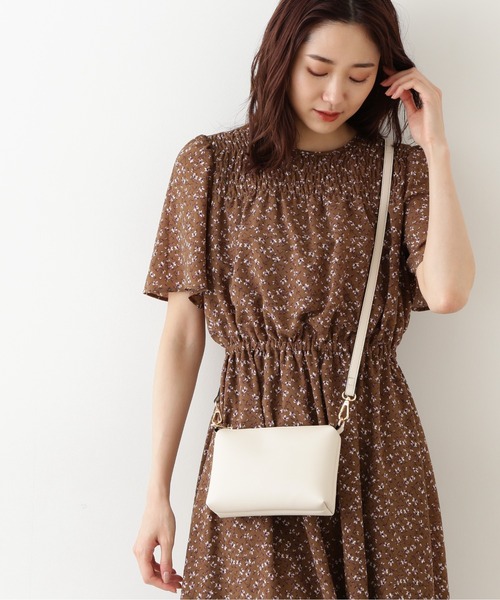 NATURAL BEAUTY BASIC（ナチュラルビューティーベーシック）の「プルアップメタルミニショルダー（ショルダーバッグ・レディース・ネイビー/オフホワイト/マスタード・ﾌﾘ-）」の4枚目の写真