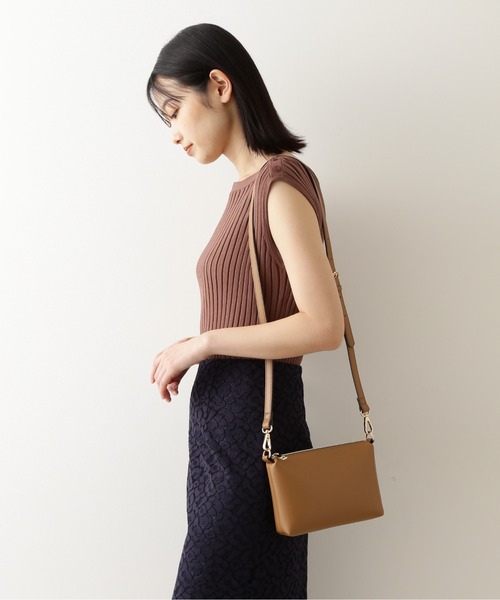 NATURAL BEAUTY BASIC（ナチュラルビューティーベーシック）の「プルアップメタルミニショルダー（ショルダーバッグ・レディース・ネイビー/オフホワイト/マスタード・ﾌﾘ-）」の6枚目の写真