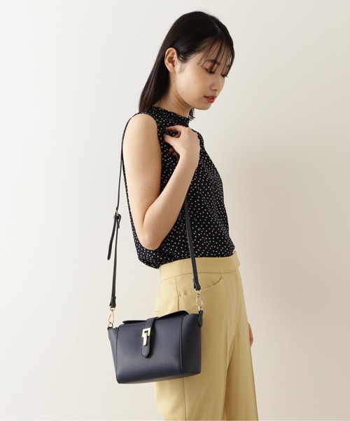 NATURAL BEAUTY BASIC（ナチュラルビューティーベーシック）の「プルアップメタルミニショルダー（ショルダーバッグ・レディース・ネイビー/オフホワイト/マスタード・ﾌﾘ-）」の7枚目の写真