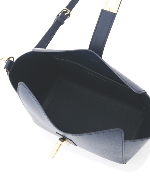 NATURAL BEAUTY BASIC（ナチュラルビューティーベーシック）の「プルアップメタルミニショルダー（ショルダーバッグ・レディース・ネイビー/オフホワイト/マスタード・ﾌﾘ-）」の18枚目の写真