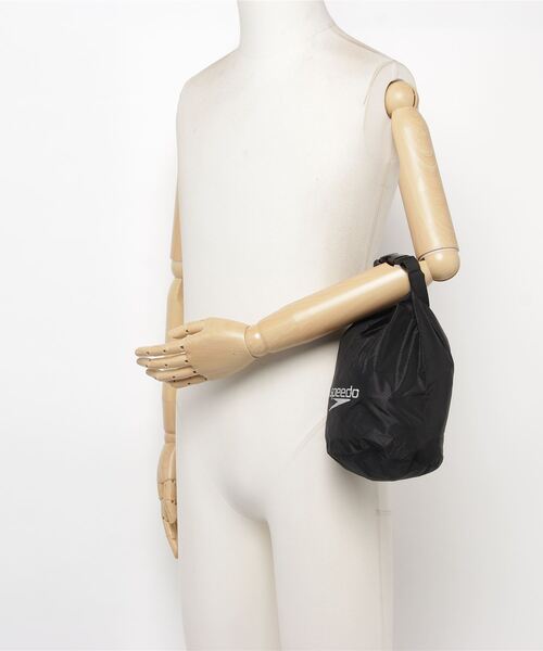 Speedo（スピード）の「Speedo/ハイドロエアウォータープルーフ ナイロンバッグ3L（エコバッグ/サブバッグ・レディース・ブラック/カーキ・FREE）」の3枚目の写真