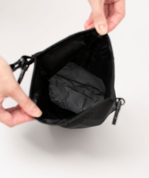 Speedo（スピード）の「Speedo/ハイドロエアウォータープルーフ ナイロンバッグ3L（エコバッグ/サブバッグ・レディース・ブラック/カーキ・FREE）」の9枚目の写真