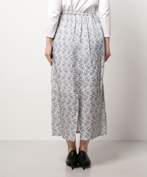 nitca（ニトカ）の「キカバナプリント　バックスリットスカート（スカート・レディース・ホワイト/オレンジ・FREE）」の4枚目の写真