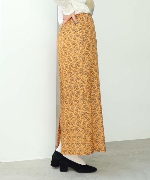 nitca（ニトカ）の「キカバナプリント　バックスリットスカート（スカート・レディース・ホワイト/オレンジ・FREE）」の5枚目の写真