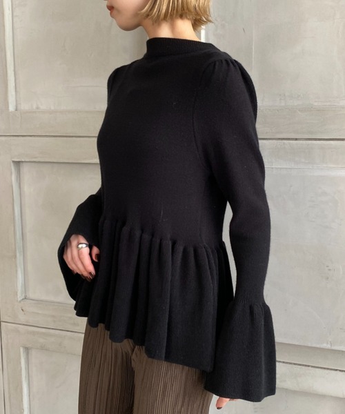 moment+（モーメントプラス）の「12G ペプラムフリル モックネックニットプルオーバー（ニット/セーター・レディース・ブラック/パープル/ライトベージュ・FREE）」の17枚目の写真