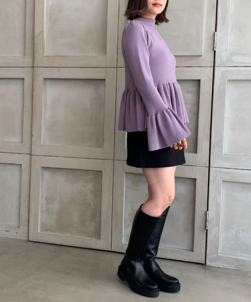moment+（モーメントプラス）の「12G ペプラムフリル モックネックニットプルオーバー（ニット/セーター・レディース・ブラック/パープル/ライトベージュ・FREE）」の11枚目の写真