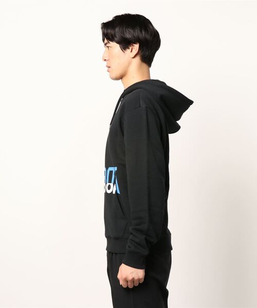 Reebok(リーボック)の「クラシックス フーディー / Classics Hoodie(パーカー・メンズ・ブラック/コバルトブルー・XXX-LARGE/MEDIUM/SMALL/LARGE/X-LARGE/XX-LARGE/X-SMALL)」の3枚目の写真