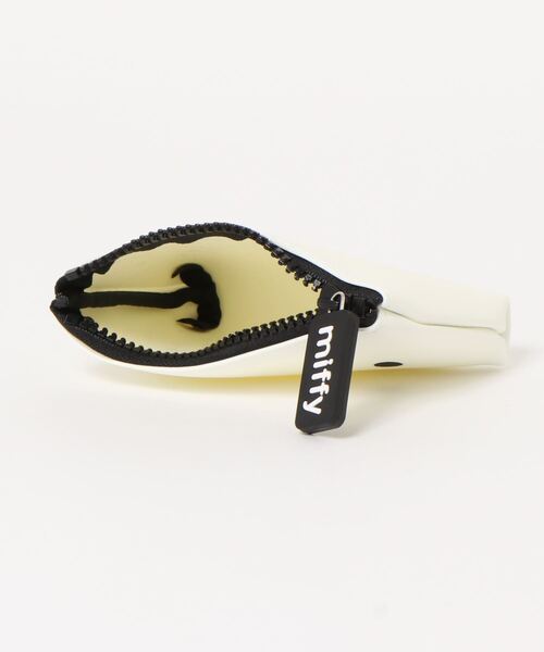 Miffy( ミッフィー)の「NUU-Small miffy ジッパーポーチ(ポーチ・レディース・ブラック/ホワイト・FREE)」の8枚目の写真