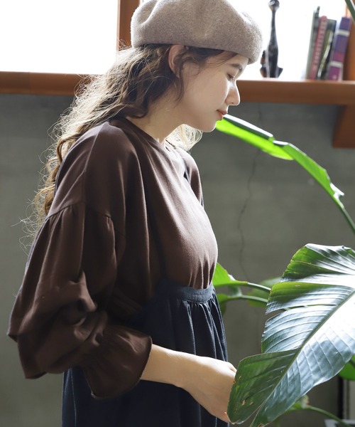 niko and...（ニコアンド）の「[WEB限定]袖ギャザータックプルオーバー（Tシャツ/カットソー・レディース・ブラック/ブラウン/オフホワイト/グリーン・MEDIUM/LARGE）」の4枚目の写真