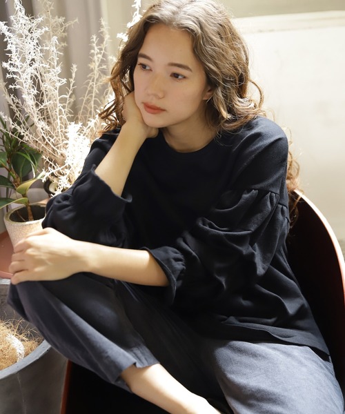 niko and...（ニコアンド）の「[WEB限定]袖ギャザータックプルオーバー（Tシャツ/カットソー・レディース・ブラック/ブラウン/オフホワイト/グリーン・MEDIUM/LARGE）」の3枚目の写真