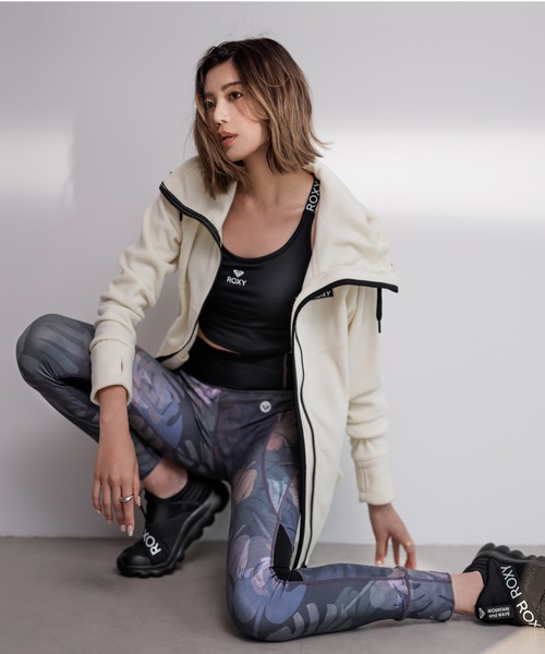 ROXY(ロキシー)の「WARM GIRL/ロキシーハイネックフリースジップアップパーカー(パーカー・レディース・ピンク/チャコールグレー/ホワイト・MEDIUM/LARGE/SMALL)」の1枚目の写真