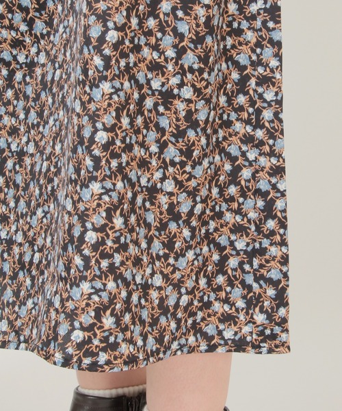 LBC(エルビーシー)の「ビンテージドビーサテンワンピース(ワンピース・レディース・ブラック/ブルー・M)」の9枚目の写真