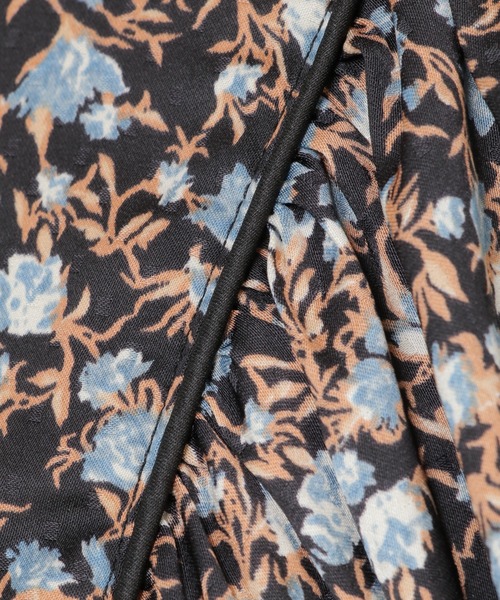 LBC(エルビーシー)の「ビンテージドビーサテンワンピース(ワンピース・レディース・ブラック/ブルー・M)」の13枚目の写真