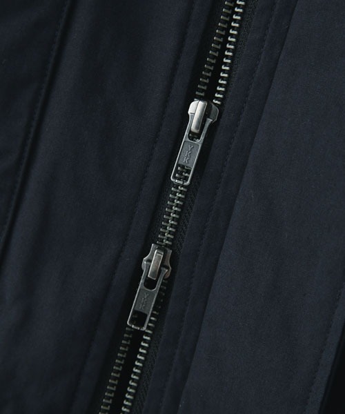 MHL.（エムエイチエル）の「PADDED COTTON NYLON（ブルゾン・メンズ・ネイビー/オリーブドラブ・SMALL/MEDIUM/LARGE）」の12枚目の写真