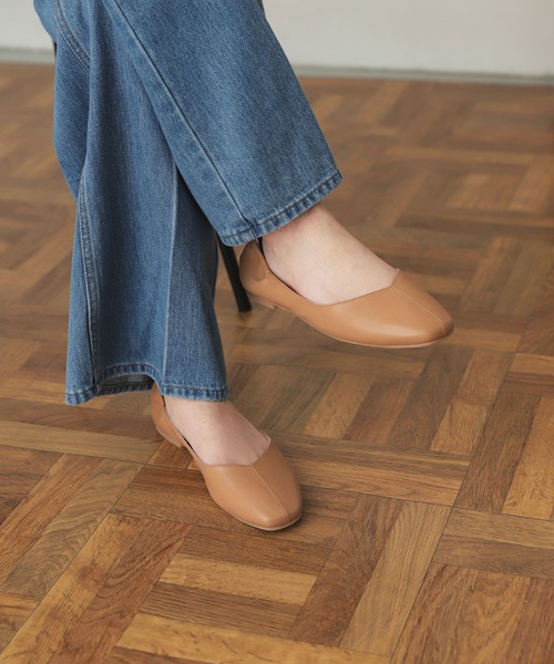 SENSE OF PLACE by URBAN RESEARCH（センスオブプレイスバイアーバンリサーチ）の「スクエアトウセンターシームフラットシューズ（その他シューズ・レディース・ブラック/アイボリー/ライトカーキ/ライトブラウン・SMALL/MEDIUM/LARGE）」の4枚目の写真