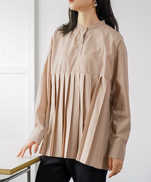 Chaco closet（チャコ クローゼット）の「プリーツ切り替えノーカラー